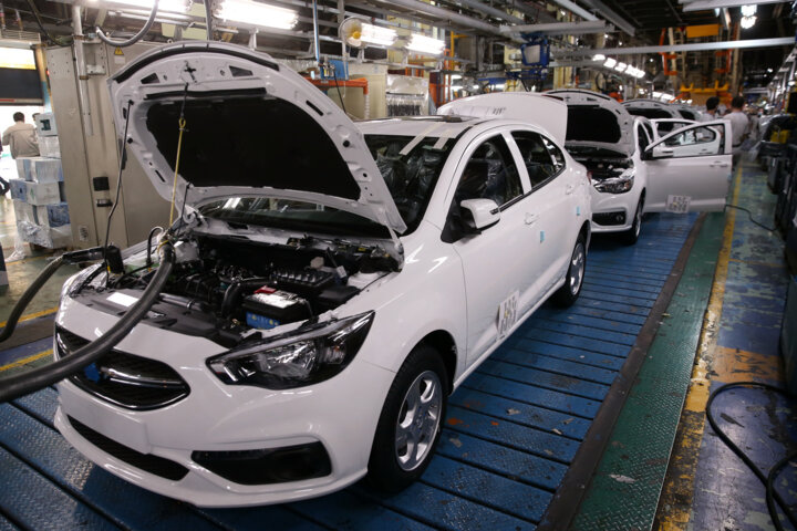 استیضاح وزیر صمت در شرایط کنونی به نفع اقتصاد کشور نیست/ تولید با تغییر وزیر بهبود نخواهد یافت