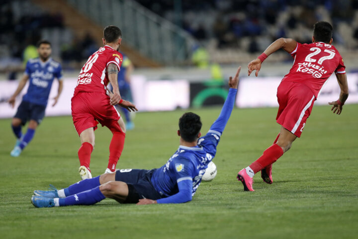 بازگشت پرسپولیس به صدر با کمک مطهری و نقشآفرینی قلعهنویی/تعریف از طارمی در شبی که ژاوی آب پاکی را روی دست پیکه ریخت