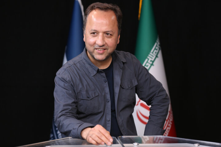 الان اصطلاح «خیابان خلوت کن» برای سریالها شوخی است/ زنپوشی اکبر عبدی هم دیگر جواب نمیدهد+ فیلم