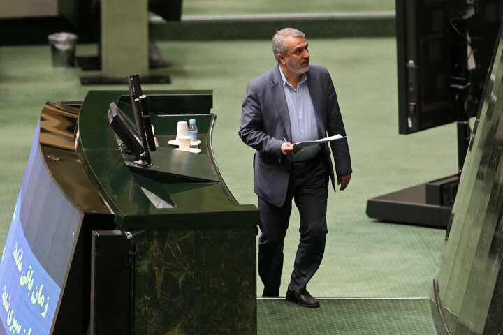 استیضاح وزیر صمت در شرایط کنونی به نفع اقتصاد کشور نیست/ تولید با تغییر وزیر بهبود نخواهد یافت