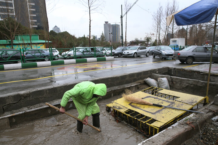 معاون شهردار تهران: مشکل آبگرفتگی در میدان آزادی رفع شد/ آمادهباش هستیم