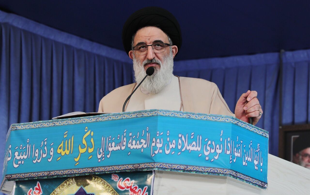 امام جمعه کرج: فرهنگ متعالی غدیر با فطرت تمام بشر همخوانی دارد امام جمعه کرج: فرهنگ متعالی غدیر با فطرت تمام بشر همخوانی دارد