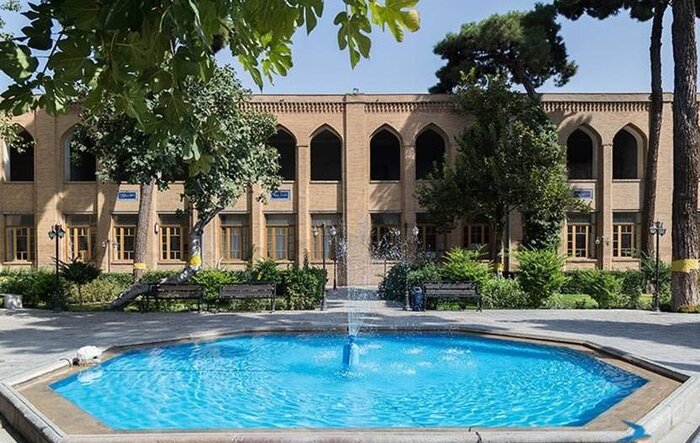 سالخوردهترین مدرسه شهر میزبان گردشگران نوروزی