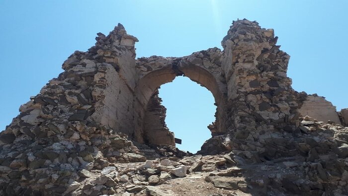 سفر به روستای شکوفه باران