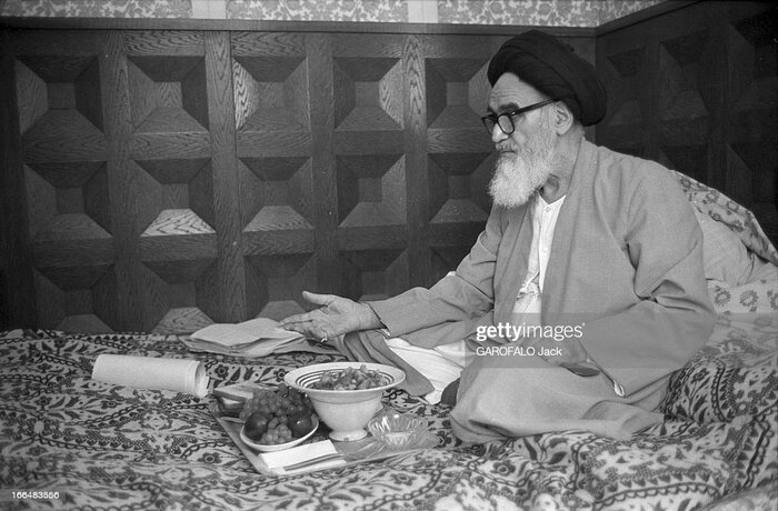 اولین گفتوگوی خارجی با پارسای ۷۶ ساله در محقرترین خانههای نجف 4 اولین گفتوگو با پارسای ۷۶ ساله در محقرترین خانههای نجف