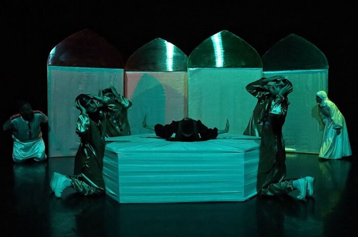 تئاترهایی که به حج پرداختند/ شکوه حرکت صحنه بر مدار طواف کعبه