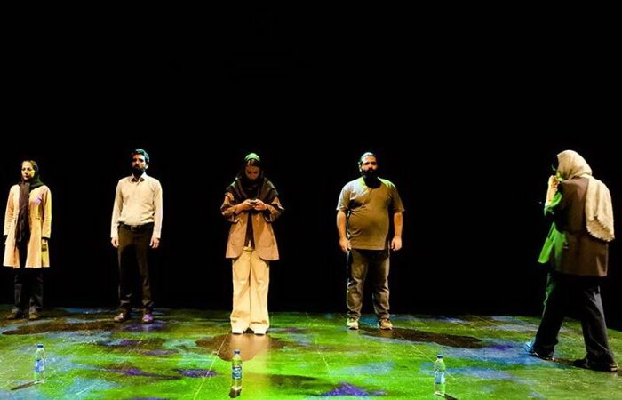 ۲۹ تماشاخانه میزبان ۷۵ نمایش است/ صحنه زیر پای امیرجدیدی و جواد عزتی و دیگر نامداران