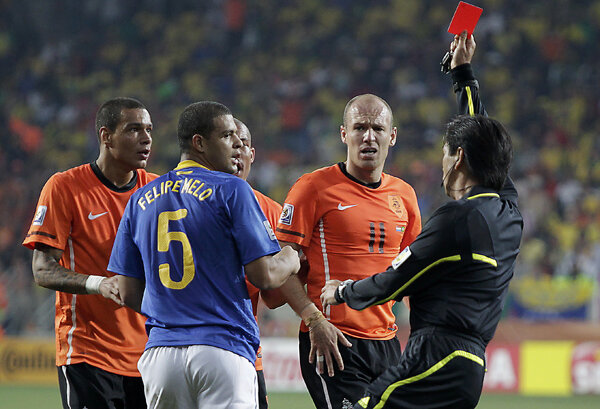 انتقام لالههای نارنجی از متفاوتترین برزیلِ تاریخ؛ ستون پنجمی به نام «فلیپه ملو»