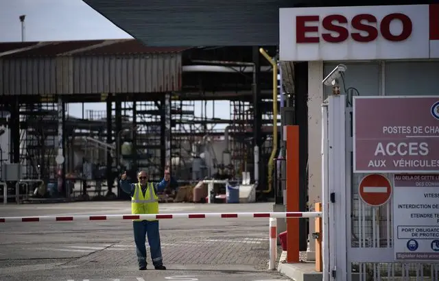 بحران عرضه سوخت در فرانسه و پیامدهای اجتماعی، سیاسی و اقتصادی آن