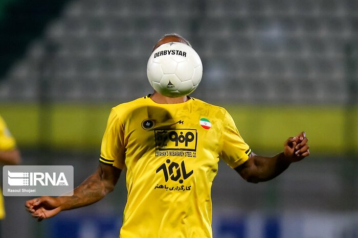 استقلال نفس به نفس پرسپولیس/ داوران عاشق من هستند!