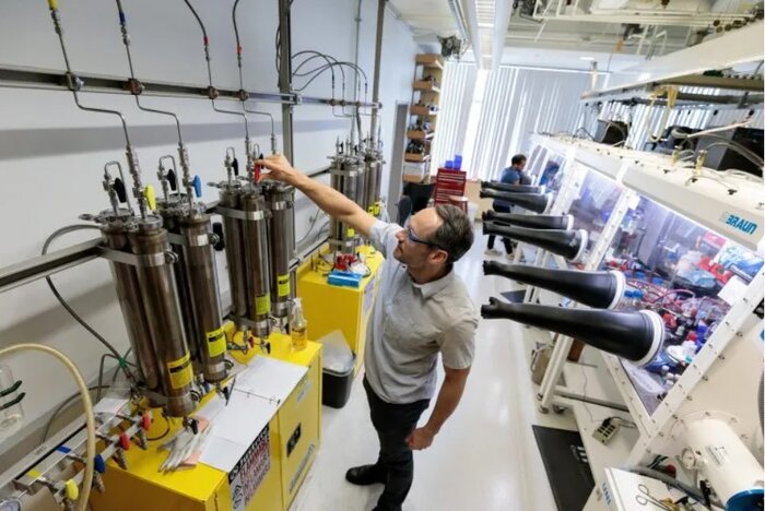 کشف جدید دانشمندان برای تولید مادهای با ویژگی پلاستیک و رسانای برق