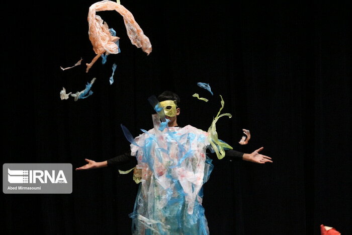 اقتصادِ تئاتر با تورهای نمایشی رونق میگیرد