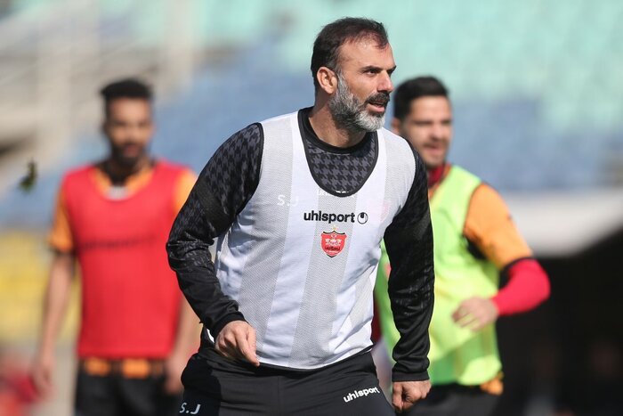 بدرقه ملیپوشان فوتبال ایران با حضور آیتالله رئیسی/کیروش: قلبمان با هواداران است