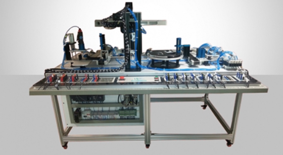 موفقیت دانش بنیانها در ساخت سامانههای کنترل پیشرفته و رباتیک برای صنایع کشور