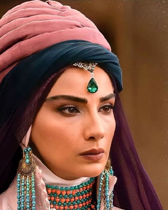 محیا دهقانی: «ماهمنیر» شگفتزدهتان میکند/ بعد از خواندن «مستوران» خدا را شکر کردم +فیلم