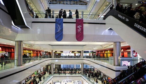 فجر در تسخیر غرب تهران/نوستالژی فجربازها میان زرقوبرق پاساژ-سینماها خاموش میشود؟