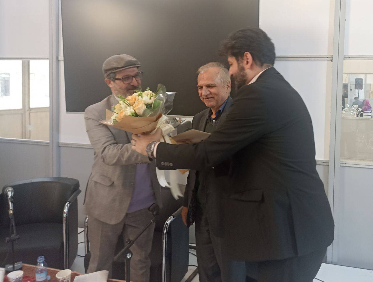 آیین نکوداشت تقی دژاکام/ خبرنگارهیچ وقت نباید پشت میزش باشد