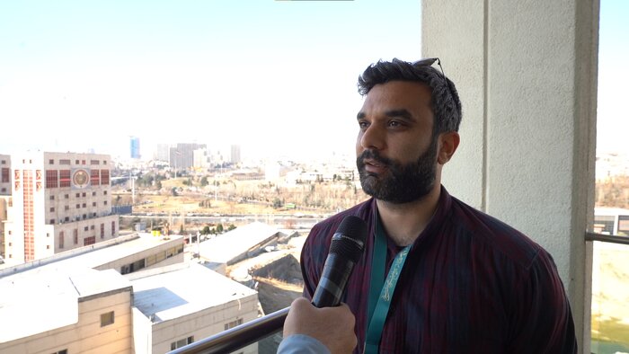 برخلاف تلاش رسانهها، ایران دموکراتیک است/ باید بیایید تا اینجا را بشناسید