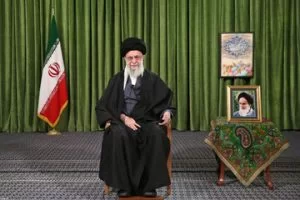 پیام استفاده از صنایع دستی در دکور سخنرانی رهبر انقلاب