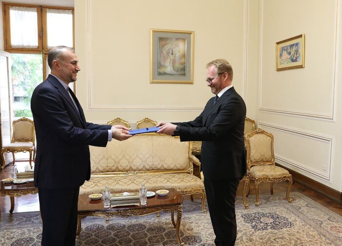 تقدیم رونوشت استوارنامه سفرای قزاقستان، فنلاند و صربستان