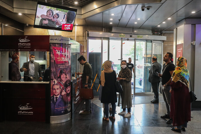 گیشه رکورد زد، ۳۰۰ سالن اضافه شد