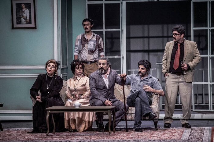 نمایش «مرغ دریایی» درباره هنرمندان سالهای انقلاب است/ متون چخوف را ایرانیزه کردم