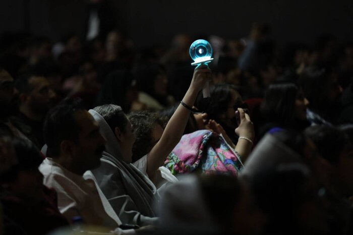 متفاوتترین رونمایی مستند/ نسل زد به تماشای «کی پاپ» نشست