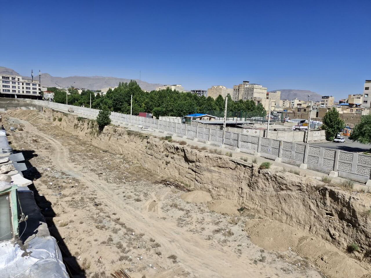 عضو شورا: مدیریت شهری تمام مشوق ها را پیش پای مالک گودبرداری حصارک کرج گذاشت عضو شورا: مدیریت شهری تمام مشوق ها را پیش پای مالک گودبرداری حصارک کرج گذاشت