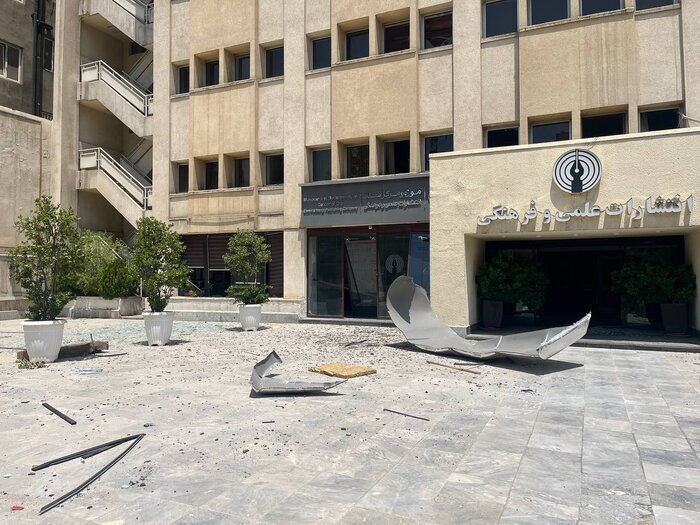 آسیب به ساختمان انتشارات علمیوفرهنگی در جنگ ۱۲روزه/ تولید فرهنگی نباید متوقف شود