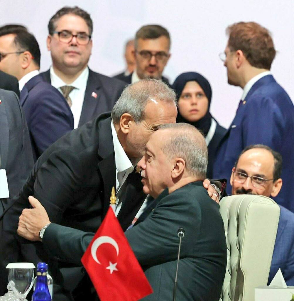 واکنش معاون تشریفات ریاست جمهوری به حاشیههای یک عکس واکنش معاون تشریفات ریاست جمهوری به حاشیههای یک عکس