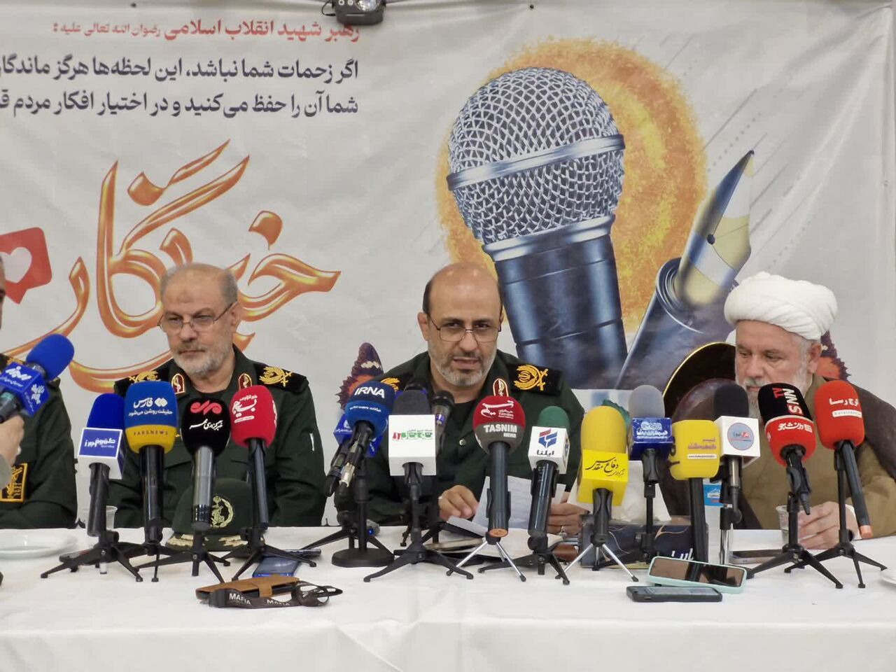 فرمانده سپاه البرز: مردم پشتوانه نیروهای مسلح هستند فرمانده سپاه البرز: مردم پشتوانه نیروهای مسلح هستند
