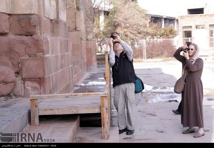 IRNA Español Los turistas extranjeros visitan la Mezquita Azul y el