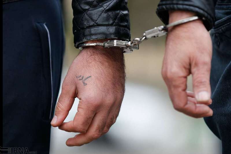 دستگیری جاعل مهرهای دولتی٫ کشف تلفن‌های همراه ۴۰ میلیاردی توسط پلیس