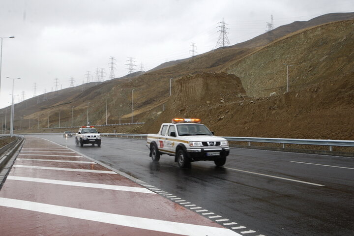 جاده‌های اصلی جنوب کرمان با وجود ریزش باران باز است