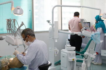 خدمات زیبایی و ترمیمی دندانپزشکی در صدر شکایات مردمی/ محرومیت سالانه ۱۰ پزشک از طبابت دائم 