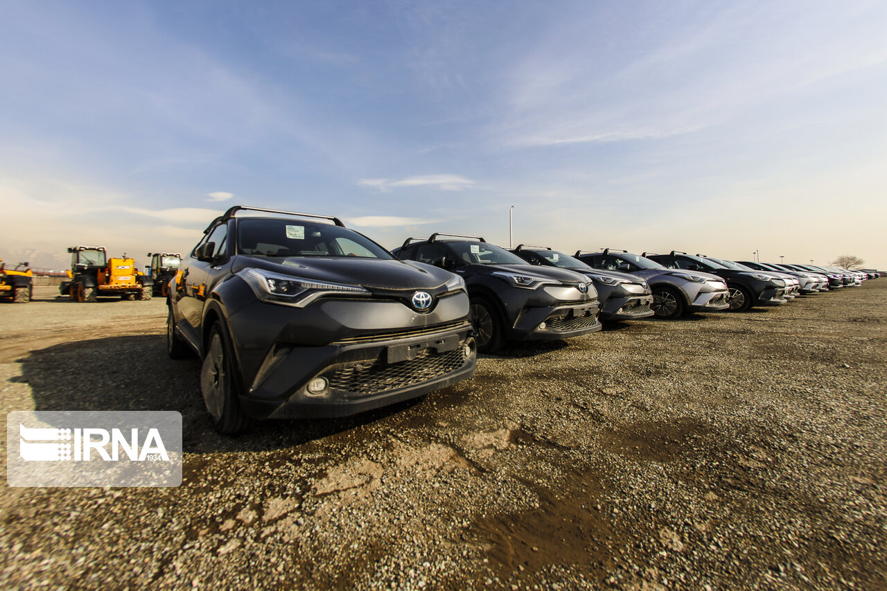 ۲۷ دستگاه خودرو خارجی احتکاری در بوشهر کشف شد ۲۷ دستگاه خودرو خارجی احتکاری در بوشهر کشف شد