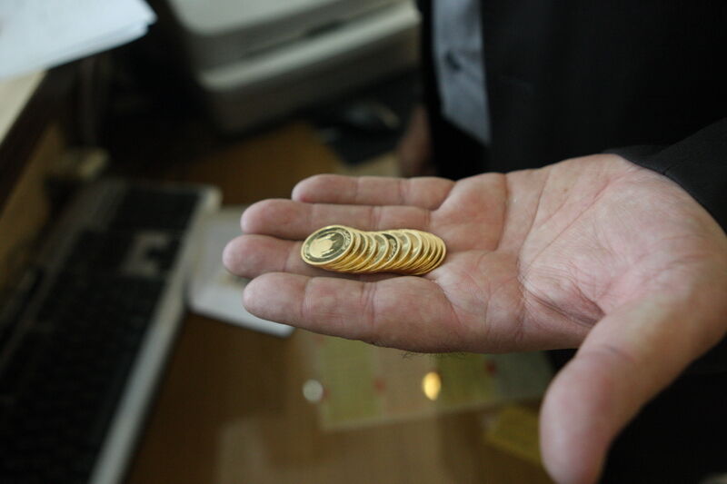 ادامه ریزش قیمت انواع سکه و طلا / سکه ۲۸ میلیون و ۲۵۰ هزار تومان 