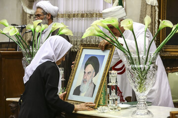 مراسم بزرگداشت ارتحال امام خمینی (ره) از سوی انجمن زرتشتیان