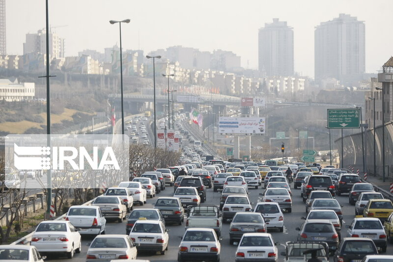 ترافیک در آزادراه تهران- کرج سنگین است/ تردد روان در محورهای شمالی