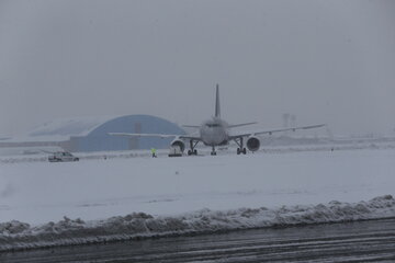 وضعیت پروازهای ۲ فرودگاه پایتخت در نخستین برف پاییزی