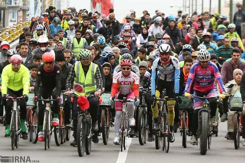 همایش دوچرخه‌سواری همگانی در مهاباد برگزار شد