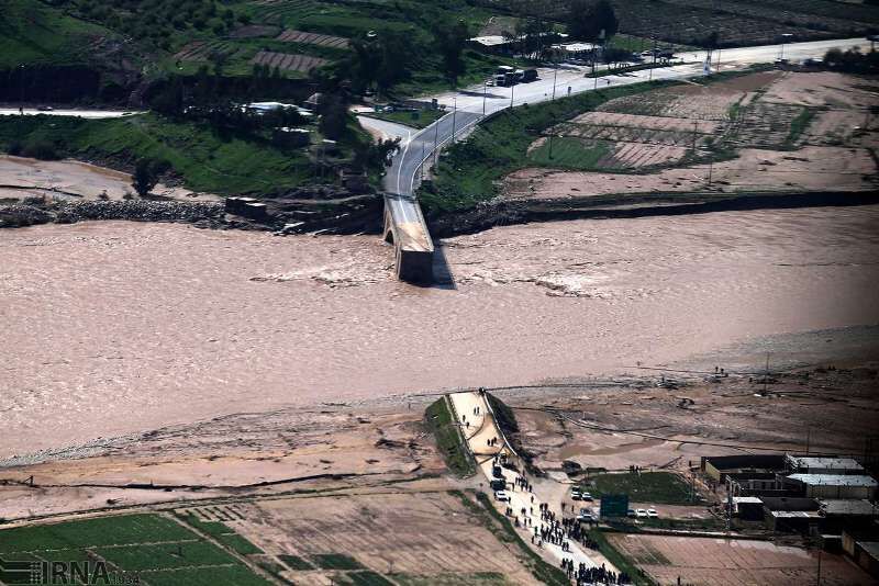 بالاآمدن آب رودخانه کشکان راه ارتباطی هفت روستای چگنی را قطع کرد