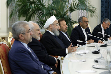 دیدار رئیسان جمهور ایران و تاجیکستان
ایرنا - دوشنبه -  امامعلی رحمان و حسن روحانی رؤسای جمهوری تاجیکستان و ایران امروز شنبه بعد از چهار سال مواجه شدن با برخی سو تفاهم ها در روابط، یکدیگر را به آغوش کشیدند و در بهتر شدن مناسبت‌ها تأکید کردند. 