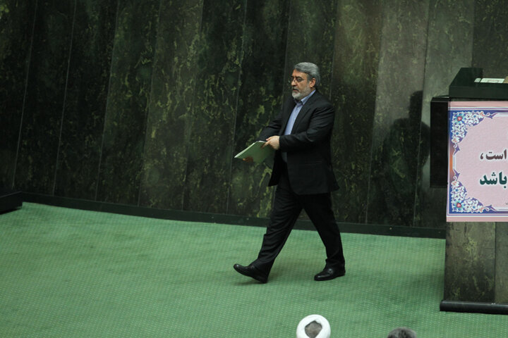 2 نماینده از پاسخ های وزیر کشور قانع شدند