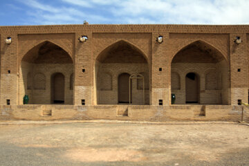 گزارش تصویری از کاروانسرای دِیرِ گچین قم