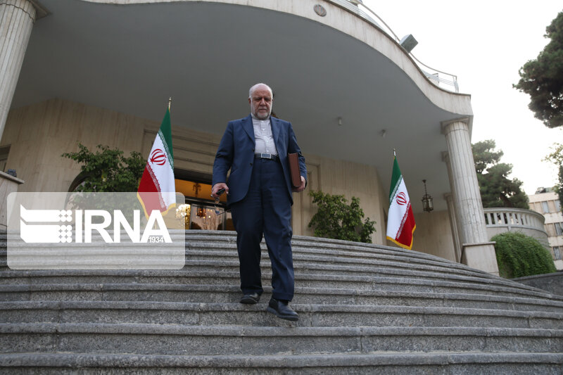 ایستادگی زنگنه در برابر فشار دلواپسان ایستادگی زنگنه در برابر فشار دلواپسان