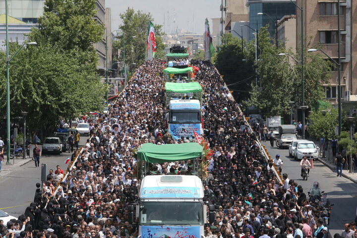 تشییع پیکر مطهر ۱۵۰ شهید گمنام دفاع مقدس در تهران