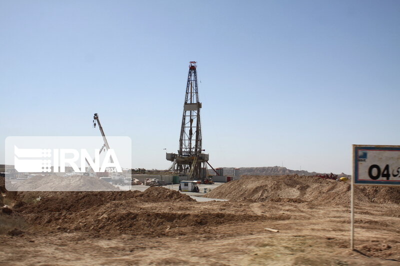 تولید روزانه ۲۱ هزار بشکه نفت از میدان‌های سپهر و جفیر تا پایان سال