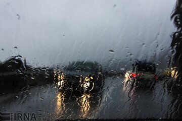 باران خودروهای عبوری از محورهای خراسان شمالی را متوقف کرد