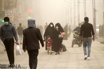 ادامه آلودگی‌ در شهرهای صنعتی؛ ورود سامانه بارشی 